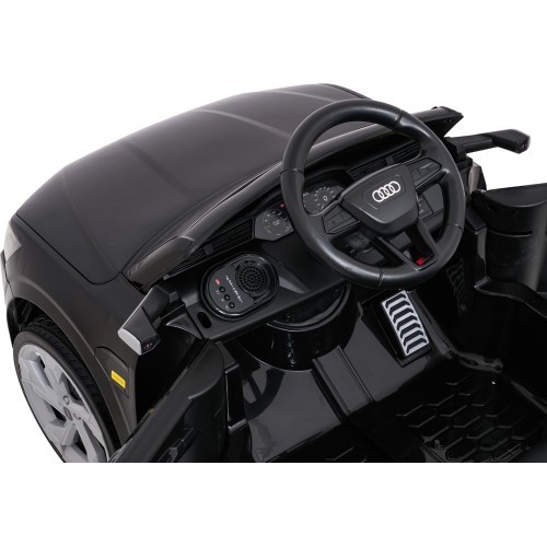 Электромобиль Audi SQ8, черный