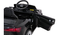 Электромобиль Audi SQ8, черный