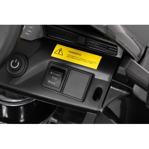 Elektromobilis Audi SQ8, juodas