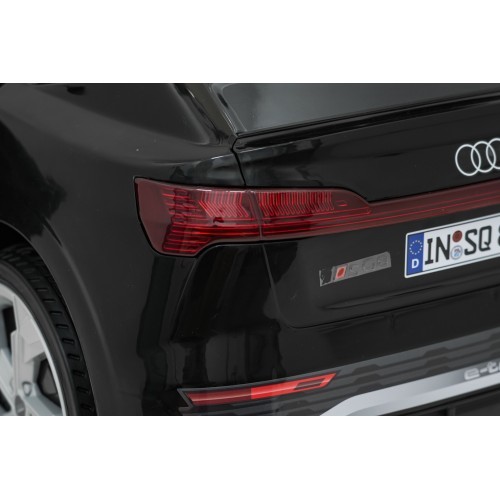 Elektromobilis Audi SQ8, juodas