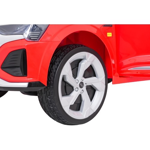 Elektromobilis Audi SQ8, raudonas
