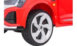 Elektromobilis Audi SQ8, raudonas