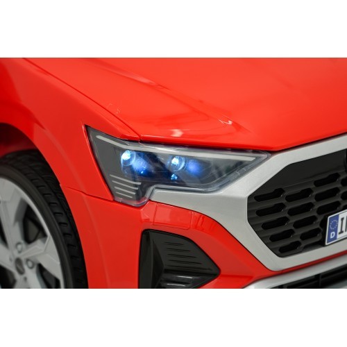 Elektromobilis Audi SQ8, raudonas