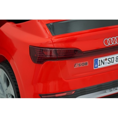Elektromobilis Audi SQ8, raudonas