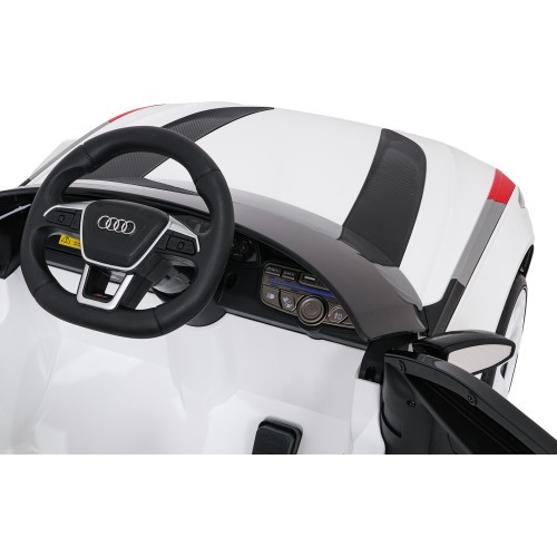 Vehicle Audi RS6 Avant GT White