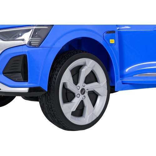 Elektromobilis Audi SQ8, mėlynas
