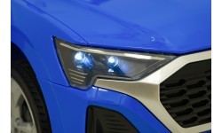 Электромобиль Audi SQ8, синий