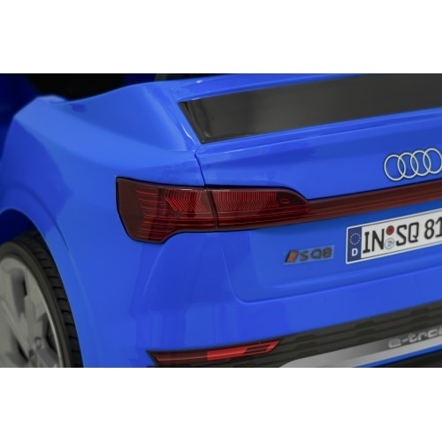 Электромобиль Audi SQ8, синий