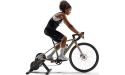 Wahoo KICKR Core Trainer + 11-speed Cassette