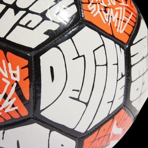 Футбольный мяч Adidas Messi Club, оранжево-белый HE3814