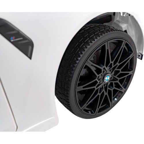 Электромобиль BMW M4, белый